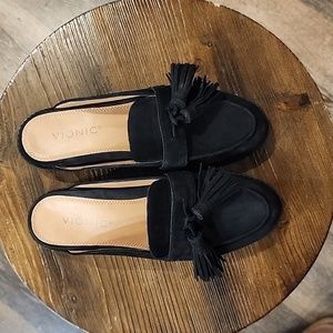 Never worn ladies Vionic black Regan nubuck mule size 7 one inch heel